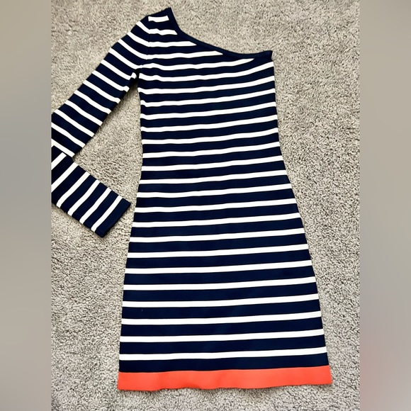 BCBG Maxazria Small NWOT Bandage
Inya Navy Combo Stripe One
Shoulder Dress - Picture 3 of 8